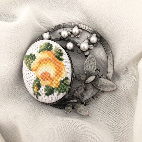 Brooch hand made one of a kind. Designer inspired - Picture 1 of 2